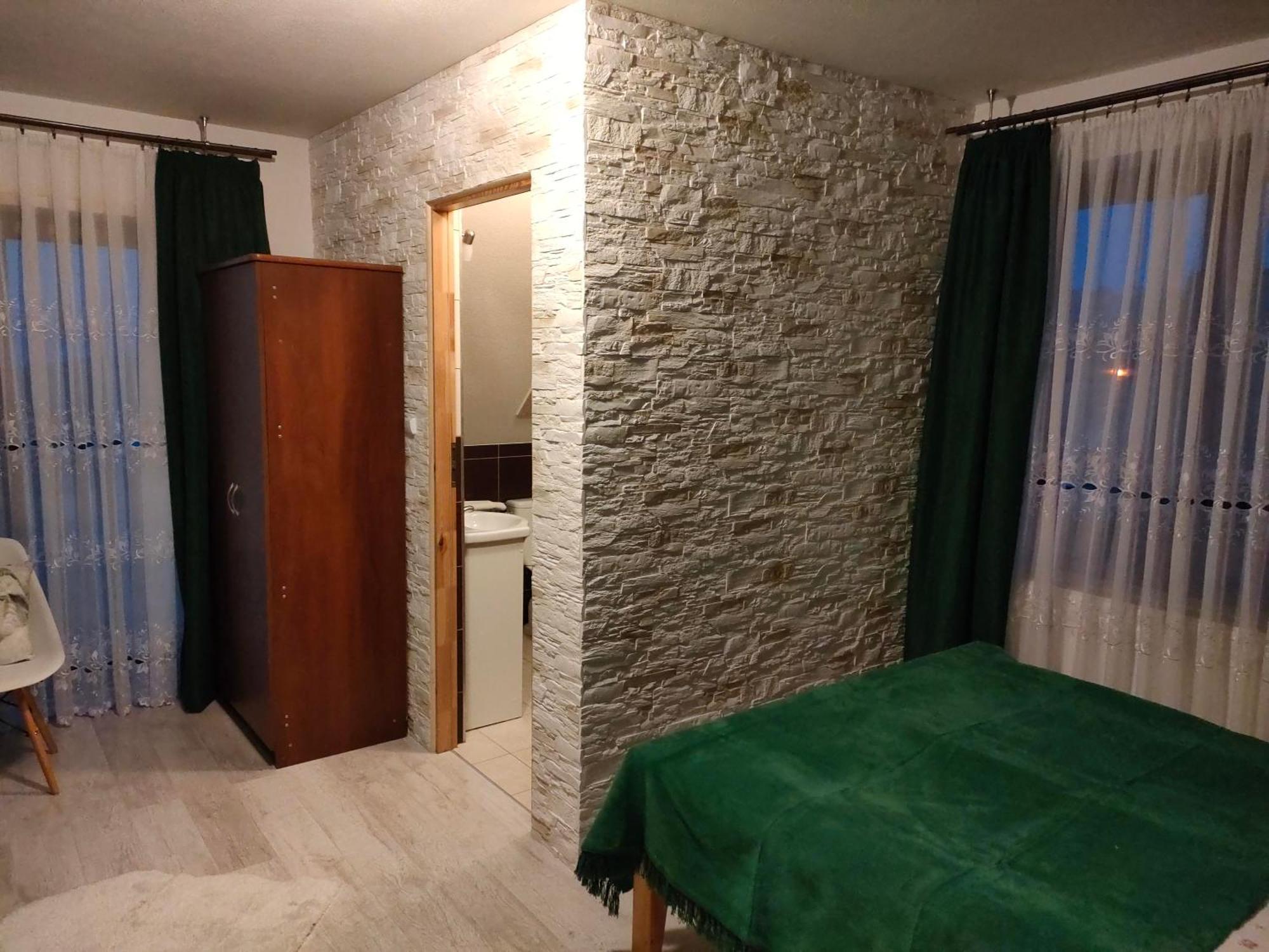 Pokoje U Mrugaly Czerwienne Bilik gambar